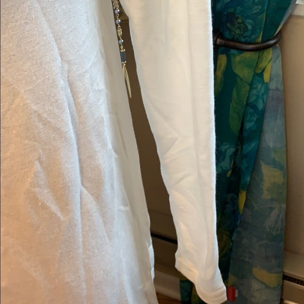 🛍👚Brand New A&D Snow White Asymmetrical Tunic👚 - Picture 4 of 4